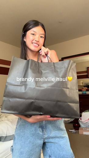 Brandy Melville Haul and Unboxing | New Items and Outfit Finds