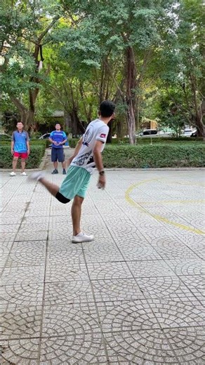 CLASSIC SHUTTLECOCK MOVES 🕰️ advanced 90s kid style #shorts #shuttlecock #shortvideo #hackysack