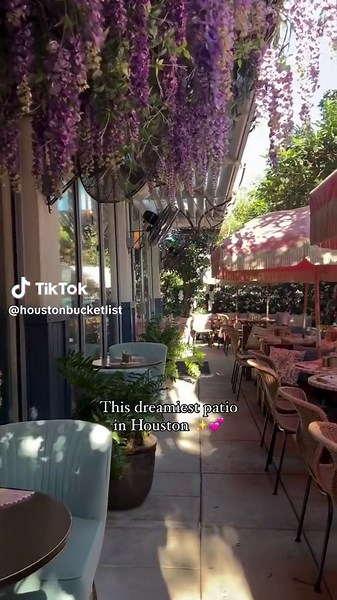 Brunch inspiration for the weekend 🥰🙌 (📍Little Hen) Head to our link in bio to find more of the best brunch spots to visit in Houston. Tag your brunch crew! #houston #htx #houstonbucketlist