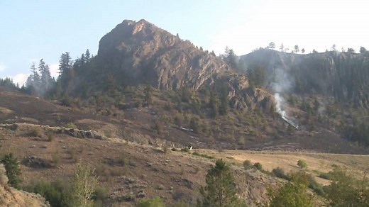 Firefighters knock down suspicious evening garage fire near church in West Kelowna - Okanagan | Globalnews.ca