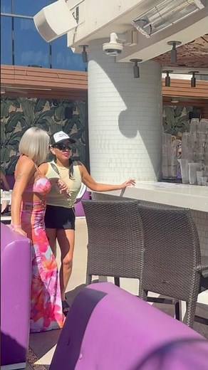 Inside a Vegas Pool Party: The TRUTH About Dayclubs & Bottle Service