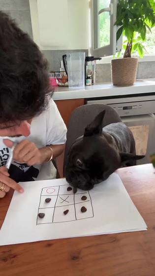 Pamela m'a laissé gagner au morpion