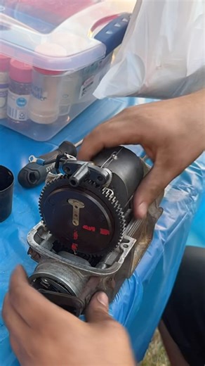 Rebuilding a Farmall F4 Magneto on a Picnic Table at a Farm Show!