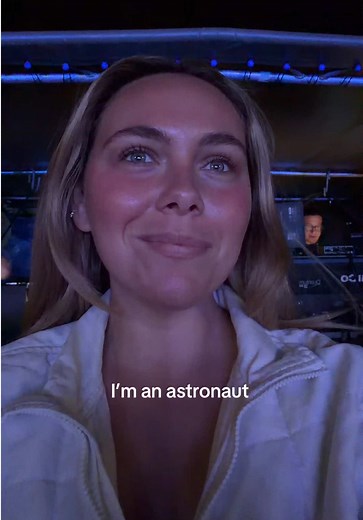 I'm an Astronaut You're the Moon — Meaning & Lyrics of the Trend