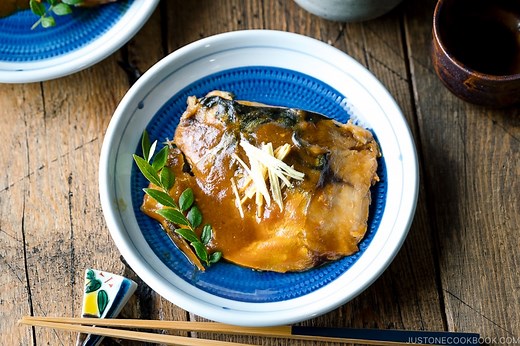 Saba Misoni (Mackerel Simmered in Miso) (Video) 鯖の味噌煮