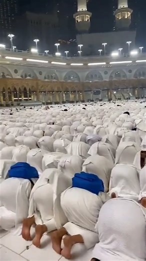 Makkah614 on Instagram: "Did you know 😳?! 100,000 Times More Reward: One prayer in Masjid al-Haram is better than 100,000 prayers offered in any other mosque. Comparison to Other Sacred Mosques: Masjid an-Nabawi (Madinah): One prayer is worth 1,000 prayers. #kaba #makkahalmukarramah #islam #hajreaswad"