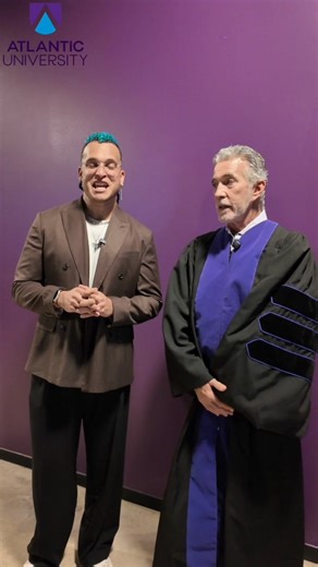 Un momento histórico, justo antes del gran reconocimiento. Minutos antes de recibir el Doctorado Honoris Causa en Cinematografía durante nuestra 41ra graduación, el actor y director Braulio Castillo Hijo conversó con Yafed sobre su carrera, sus raíces, y lo que significa recibir este honor por parte de Atlantic University. Una entrevista íntima y memorable con uno de los grandes pilares del cine y la televisión en Puerto Rico. No te la pierdas. #BraulioCastillo #DoctoradoHonorisCausaAU #Graduaci