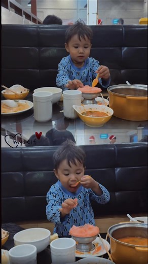 ##သားငယ်လေး​ hot pot time