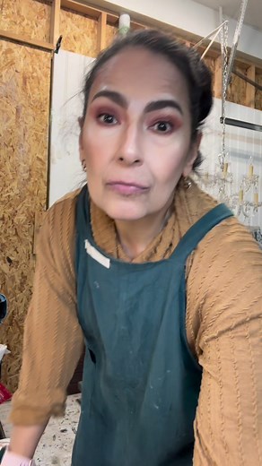 ✨Using 3D paste to complete missing steams on this Stencil and adding Decor Waxes to shadowing…➡️Products from @redesignwithprima ...#renovelleasenseofrenewal #paste #wax #stencil #design #floral #furnituredesigns | Renovelle - A Sense of Renewal by Vilma Hernandez