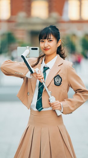 Kiona on Instagram: "スマホでSF映画の様な映像が撮れる 「Insta360 Flow - AI搭載スマートフォン用ジンバル」 今回はFPVモードで撮影しました📱 いいね、保存、シェア、コメントしていただけたら凄く嬉しいです！！ Actress @natsukagraph Filmed @kiona_produce Gimbal - @insta360_jp #Insta360Flow Located Tokyo Camera - Sony #Xperia 1 IV #portrait #cinematic #gimbal #videographer #behindthescenes"