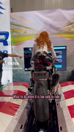 Women Motorcycles: Fun Riding Moments and Cool Moto Simulator Videos