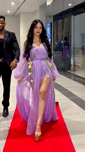 1.6M views · 12K reactions | Red carpet magic unlocked the most beautiful smile this Halloween  #viralreels #trendingreelsvideo #halloween2025 #lifestyle #fashion #reels #trend #entertainment #redcarpet #Philippines #usa | Redcarpet.king | Facebook