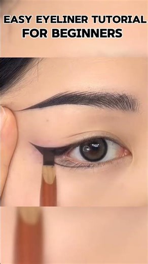 Easy Eyeliner Tutorial 😱 #shorts #viral#mehndi #youtubeshort#hack #youtube#mehndi#short #eyeliner#yt