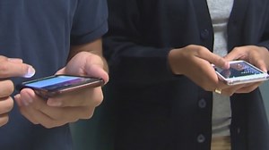 Governor Pritzker renews push to ban cell phones from classrooms