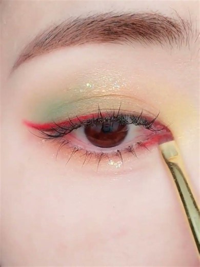 Colorful gradient eyeshadow hack that makes eyes pop #makeup #tutorial #shorts
