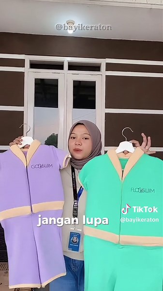 Solusi Aman Mengajari Anak Berenang dengan Baju Pelampung