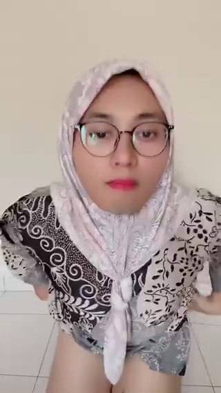 RT @Cderhijablvr: Being a hijabi girl is addicting 🧕🏻One moment you are manly man working and another moment you wear those hijab and shows…