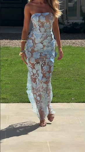 A closer look at the Sienna Maxi Dress in Blue ✨ #showpo