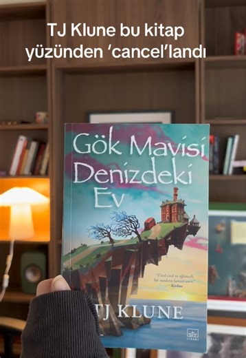 T. J. Klune’un Gök Mavisi Denizdeki Ev Üzerine Tartışmalar