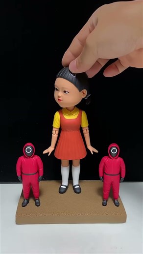 When Clay Bobbleheads Meet the Squid Game Red Light Green Light Doll