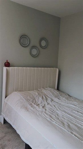 Cansu Bicer on Instagram: "Unboxing + setup complete 🤍 This Yaheetech ivory full size bed frame was surprisingly easy to assemble and looks so clean in the room. #yaheetech #myyaheetech #yaheetechfurniture @yaheetech_official"