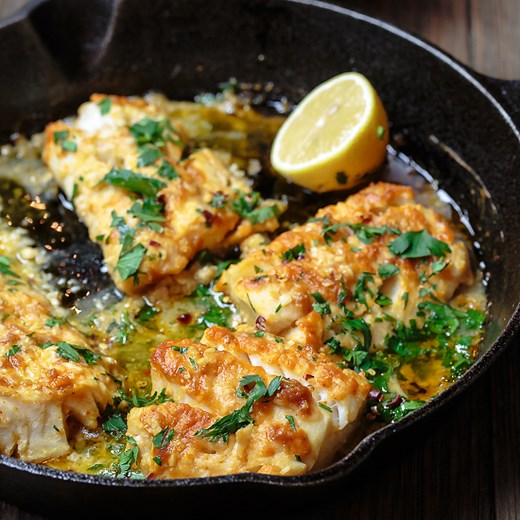 20-Minute Greek-Style Baked Cod! RECIPE: https://www.themediterraneandish.com/baked-cod-recipe-lemon-garlic/ | The Mediterranean Dish
