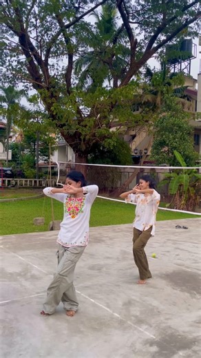 Rad on Instagram: "Spot the intruder at the end👀🤭 an attempt of @akhileshvadari choreography 💕 (dance reel, semi classical, trend, dress up) #bharatanatyam #raavan #aishwaryarai #dance"