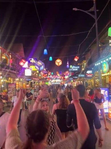 Experiencing Nightlife, Siem Reap, On The Go Tours from William W. 🇰🇭
