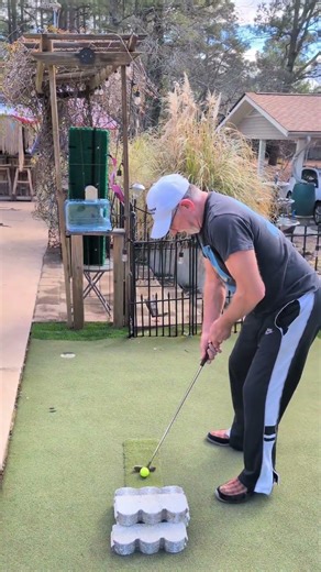 #Golf ⛳putting trick water container trick #4 #Short