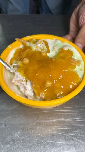 Unbelievable dahi bhalle they make their own yogurt pure taste pure passion Ever tasted real the dahi bhalle made from Homemade yogurt these legends don’t buy yogurt. They make their own every single day. That’s why every white is creamy fresh and full of love from the coldness of the yogh to the spice sea chutney everything scream, authentic desi flavor no shortcuts no compromise just pure passion for food and addition if you love real street food, you will fall in love with these dahi Bhalle W