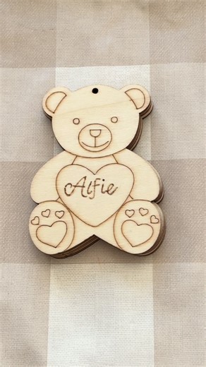 Today I personalised the party bags with these adorable wee wooden bear tags & added the names with my pyrography pen 💛 Also, loved getting to use my wee wood burning pen again 💛 it has been so long since I have had time to do any arts & crafts 💛 Happy Sunshine Sunday #craftideas #artandcraft #handmadecrafts #artforkids #diyart #craftingideas #kidscrafts #handmadeart #kidsart #craftingfun #handmadedecor #diycrafts #craftingcommunity #creativekids #artclass #personalised #pyrography #woodburni