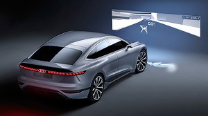Lichttechnik bei Audi: wenn der Scheinwerfer zum Beamer wird - AUTO BILD
