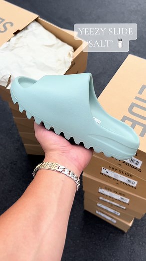 First look at the upcoming Yeezy Slide Release ‘Salt’! 🧂 #firstlook #kanyewest #adidas #yeezy #yeezyslide #salt #unreleased #kicks #sneakerhead #kotd #foryou #fyp #trending