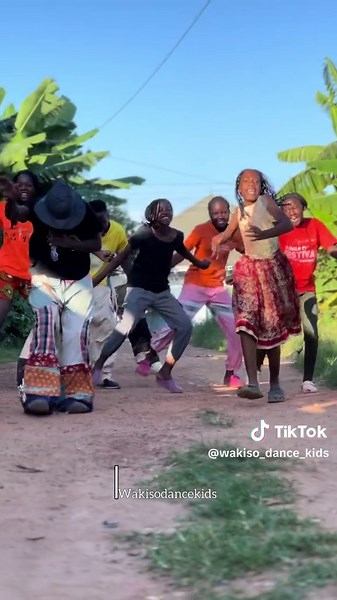 Shakira and Wyclef Jean Celebrate 'Hips Don't Lie' 20th Anniversary