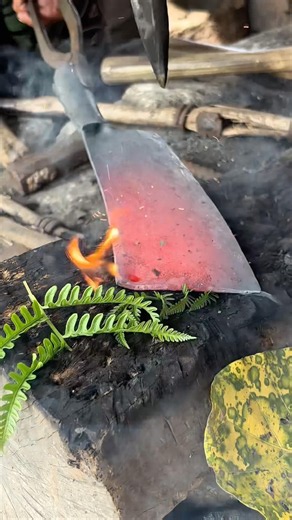 The Art of Hand Forging a Knife #blacksmith