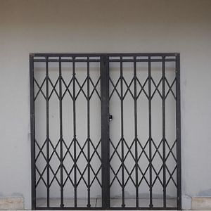 [Hot Item] Customizable Manual Iron Door Slide Gate for Reliable Use