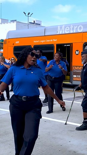 Rolling into this World Series weekend with our Division 2 bus operators out of Downtown Los Angeles! Our bus operators keep LA moving 24/7/365 through rain/shine/holidays/carmageddons so make sure to show them some love in the comments and when you ride! 💙💙💙 As usual, no buses were delayed for this video. Your turn, @mta 😎🧢🧢🧢 #gododgers