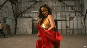 Isabela Merced celebra feliz el primer aniversario de su tema “Papi”