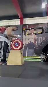 TEST aux dips lestées ( 80 kg). Par Anis Debit, 97 kg de poids de corps. Soit près de 180 kg au total. 100% naturel... Son entraînement ? C'est essentiellement du poids de corps. 2 fois par semaine, il pratique au poids du corps (ACCESS AUTONOMY, livre Lafay disponible en exclusivité sur amazon). 1 fois par semaine, en salle, il fait quelques séries lourdes pour le dos et la poitrine. Cela lui suffit pour être fort (sans dopage)... En s'entraînant peu, Anis a déjà réussi 1 fois 135 kg au couché 