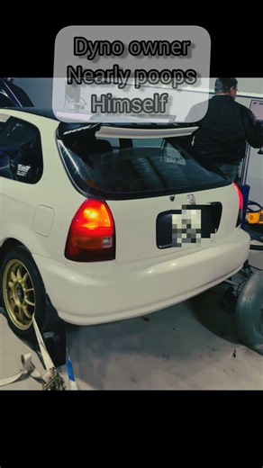 B20 Vtec makes dyno owner poop himself!