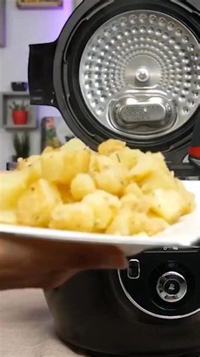 Cooki Kitchen on Instagram: "POMMES DE TERRE RISOLÉES au COOKEO 😋 #recettecookeo #pommesdeterre #pommesdeterrerisolees"