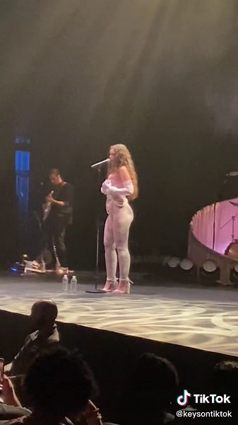 Sabrina Claudio Live at Radio City Music Hall