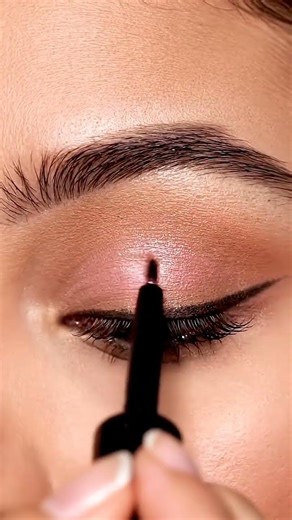 طريقه دمج ايشادو #viralphotochallenge#makersgonnamake#fyp#trendingpost#makeup#viralreelschallenge202