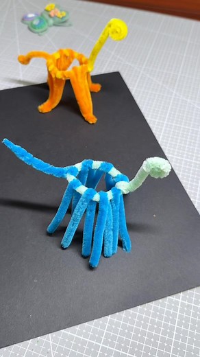 8.3K views · 14 reactions | Five pipe cleaners rolled into a little dinosaur – full of creativity and fun! #ParentChildCrafts #KindergartenCrafts | Crafti Hand | Facebook