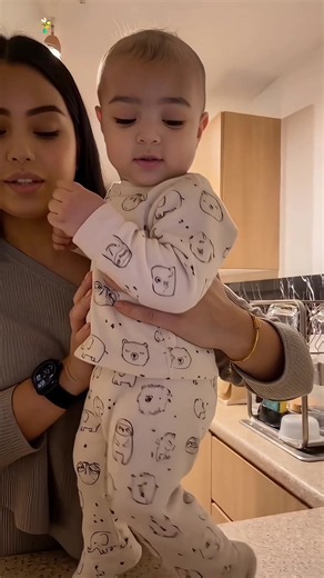 Make this viral Dame Hombro Bulin 47 baby trend video 🔥 Just follow the simple steps to create your own clip! How to make Dame Hombro Bulin 47 baby trend dame hombro bulin 47 baby tutorial how to make dame hombro bulin 47 baby trend dame hombro bulin 47 baby template dame hombro bulin 47 baby video edit dame hombro bulin 47 baby dance trend dame hombro bulin 47 baby viral effect dame hombro bulin 47 baby ai edit #bulin47freestylebaby #aibaby #babydance #capcut #capcutpioneer