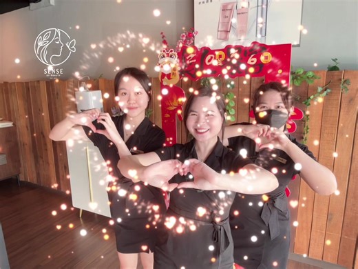 🎉 恭喜 Sense Of Beauty 美容团队！ 一个好的平台，让我们完成了看似不可能的任务。去年团队经历了美容师来来去去，但最后靠大家的努力和团结，我们坚持下来了 💖 做美容这行真的不简单，但我们很庆幸自己坚持下来了，也谢谢公司和每一位顾客的支持 ❤️ 靠的不是一个人，而是整个团队的努力和配合。大家一起进步、互相支持，让顾客、公司和美容师都感到安心满意 💪 团队的努力得到了回报！我们完成了 KPI，拿到了 台湾旅游奖励，还能尽情享受 台湾美食——大快朵颐啦！真的很开心 🥰 🎉 Congratulations to the Sense Of Beauty Beauty Team! A great platform has allowed us to accomplish what seemed impossible. Last year, our team went through some ups and downs with beauticians coming and going, but in the end, it was everyone’s hard wor