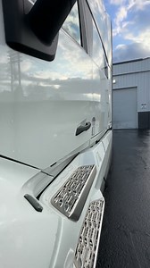 Mack Pioneer vs the All-New VNL 🥊 Whichever you go with, you won’t be disappointed. #volvotrucks #macktrucks #semitrucks #trucking | TEC Equipment