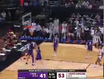 6’1 Agot Makeer really turning into a cheat code! Look how SC players clear out to one side of the court to let her EAT! 🔥🔥🔥🔥🔥🔥🔥🔥🔥🔥🔥