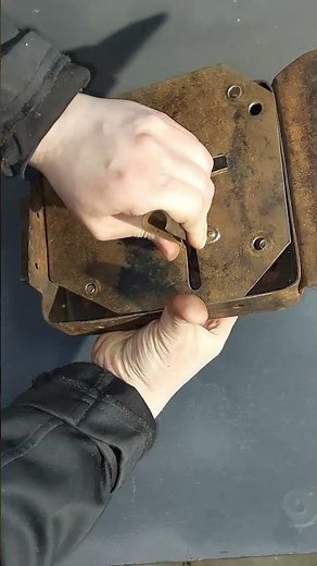 Quick Example of an Old Rim Lock Mechanism for Doors #rimlock #mechanism #doorlocks