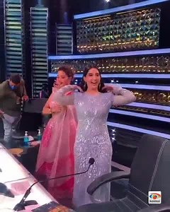 593K views · 84 shares | Dilbar girl #NoraFatehi taught Dhak Dhak girl #MadhuriDixit the hook step of her song & it's super fun... It's a delight to watch these two divas grooving together... | KoiMoi.com | Facebook